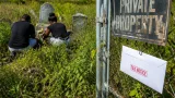 Hampton family presses city and owners over neglect at Pleasant Shade Cemetery