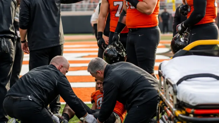 Oklahoma State lineman Jacob Sexton carted off with leg injury in season opener